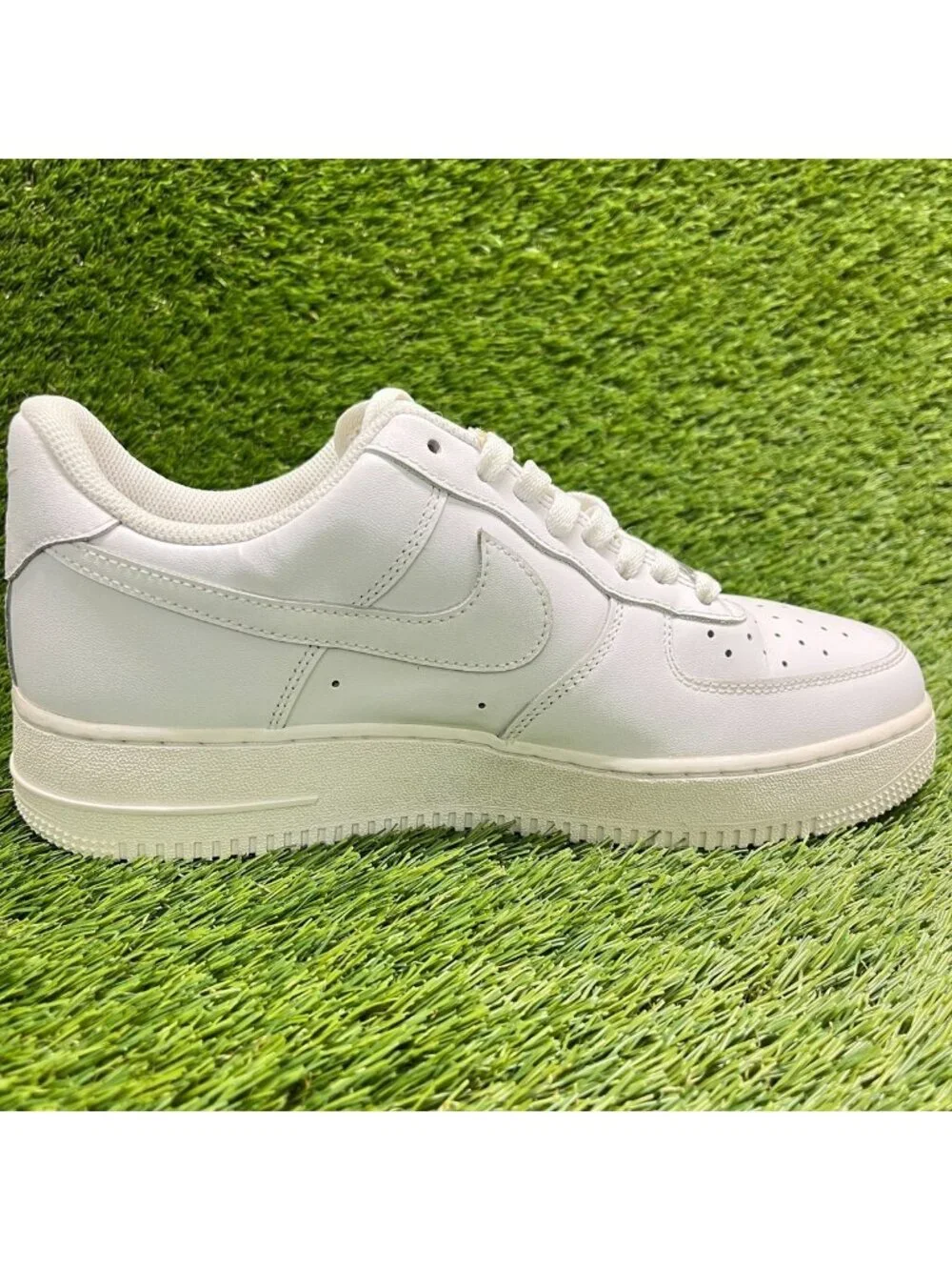 Nike Air Force 1 '07 Low Men Size 9 Triple White Athletic Leather Shoes Sneakers